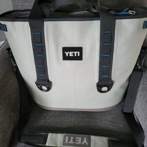 Yeti Hopper, M30 Bag Cooler